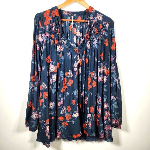 Free People Pebble Crepe So Fine Smoked Tunic Navy Top Size SP - Picture 2 of 10